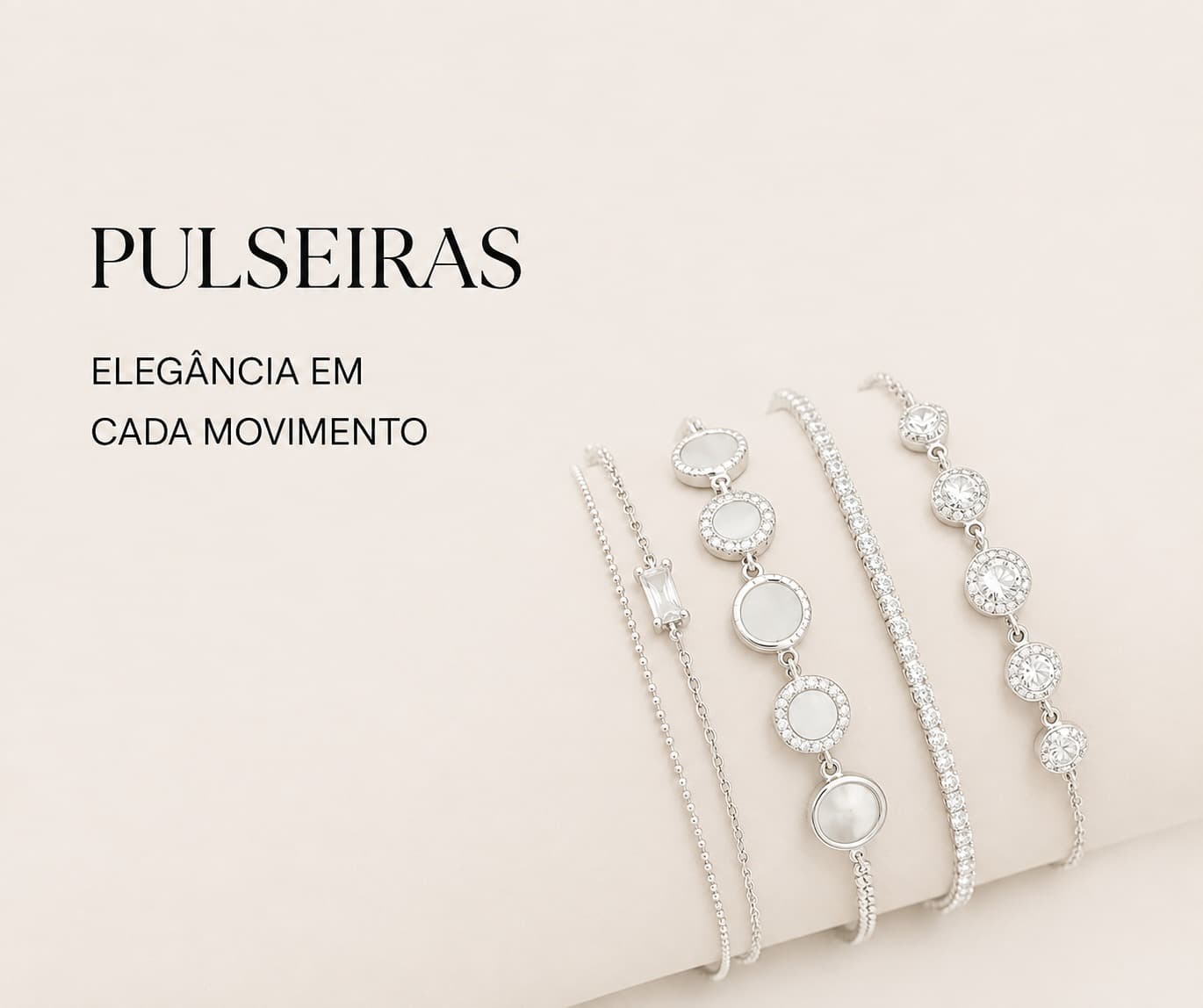 Conjunto de pulseiras de prata 925 com zircônias e madrepérola, sobre fundo off-white.